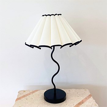 Harper Wavy Lamp- Black